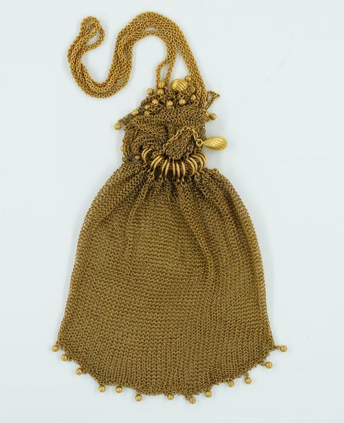 A LADY'S CHAIN MESH GOLD BAG