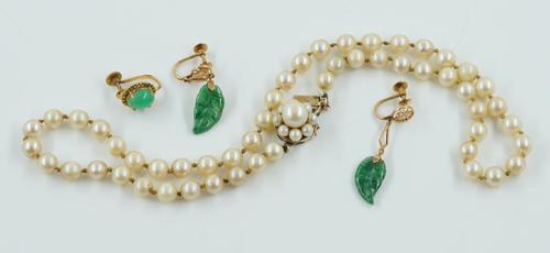 A SINGLE ROW NECKLACE OF CULTURED PEARLS, A PAIR OF EARRINGS AND ONE EARRING (3)