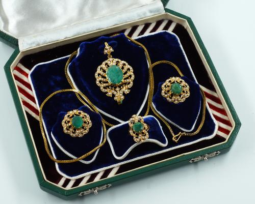 AN ASIAN BRIDAL SUITE