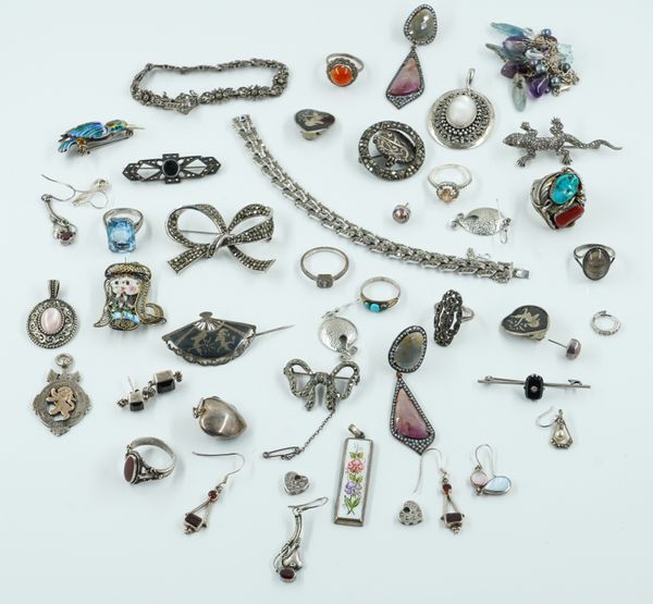 A GROUP OF MOSTLY  SILVER JEWELLERY (QTY)