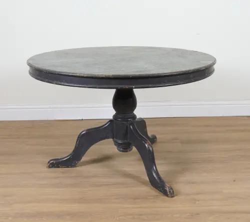 A DISTRESSED POLYCHROME PAINTED CIRCULAR BREAKFAST/KITCHEN TABLE