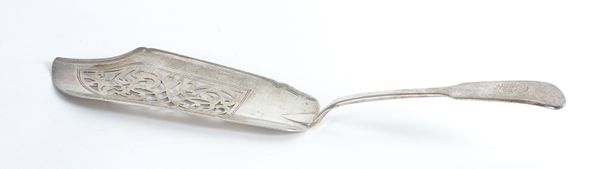 A VICTORIAN SILVER FIDDLE PATTERN FISH SLICE