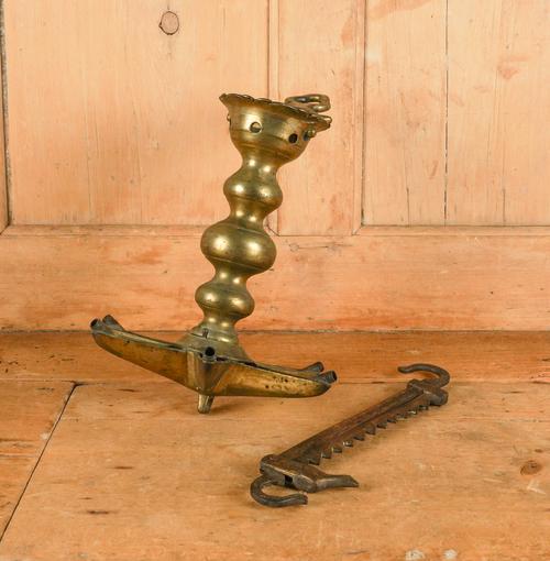 JUDAICA: A JEWISH BRASS SABBATH LAMP WIITH RATCHET HOOK (2)