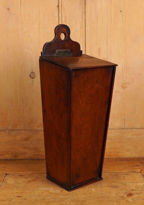 AN EARLY 19TH CENTURY MAHOGANY WALL MOUNTED CANDLE BOX