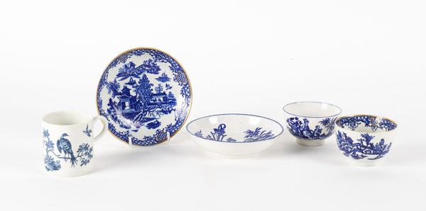 A GROUP OF WORCESTER BLUE AND WHITE PRINTED WARES