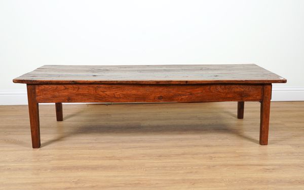 AN 18TH CENTURY STYLE OAK RECTANGULAR COFFEE TABLE