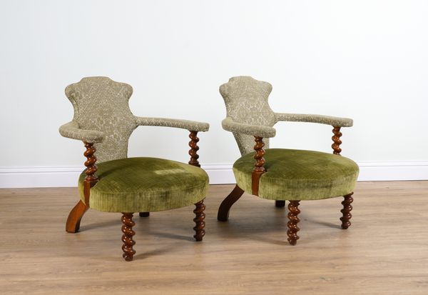 A PAIR OF 19TH CENTURY OAK OPEN ARMCHAIRS (2)