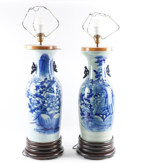 A NEAR PAIR OF CHINESE BLUE AND WHITE BALUSTER VASE TABLE LAMPS (2)