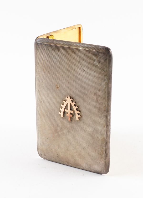 A SILVER RECTANGULAR CIGARETTE CASE