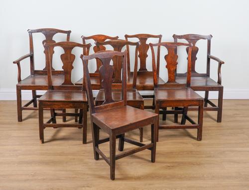 A SET OF EIGHT 18TH CENTURY OAK VASE BACK DINING CHAIRS (8)