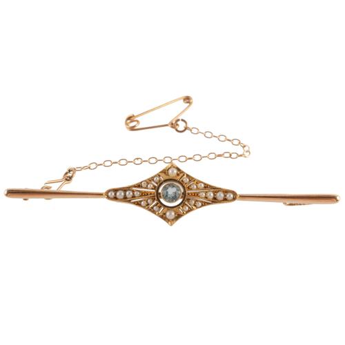AN AQUAMARINE AND SEED PEARL BAR BROOCH (2)