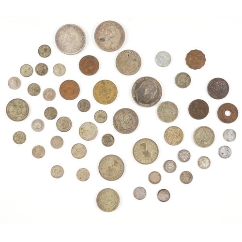 A GROUP OF BRITISH AND FOREIGN COINS (QTY)
