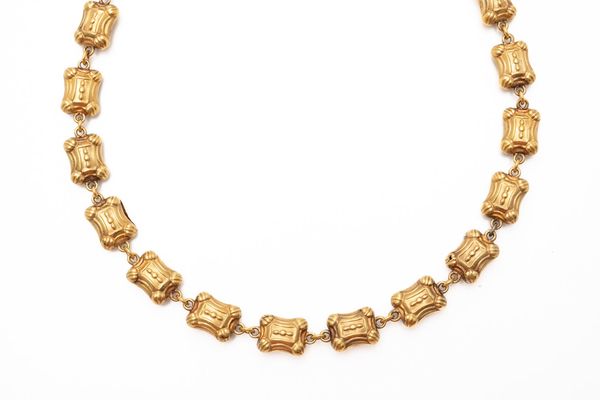 A EUROPEAN GOLD LONG CHAIN