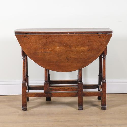 AN 18TH CENTURY OAK GATE LEG DINING TABLE