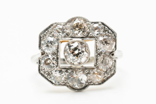 A DIAMOND CLUSTER RING