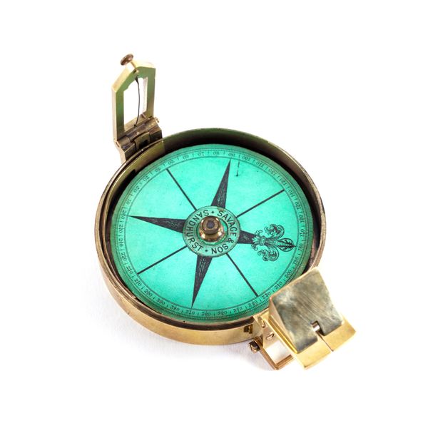 SAVAGE & SON, SANDHURST: A MILITARY BRASS PRISMATIC COMPASS