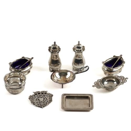 A GROUP OF SILVER AND PLATED WARES (11)