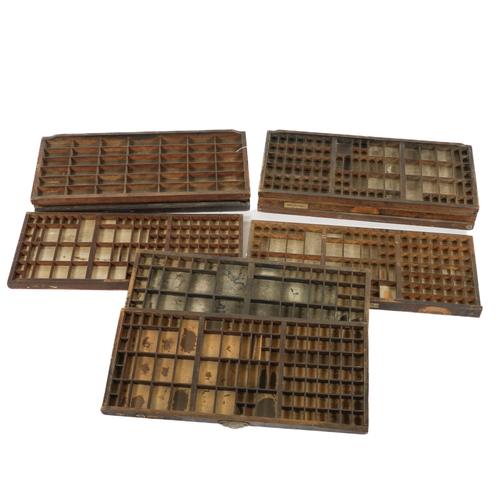 A GROUP OF DEAL AND PINE WOOD PRINTER’S BLOCK DISPLAY TRAYS (10)