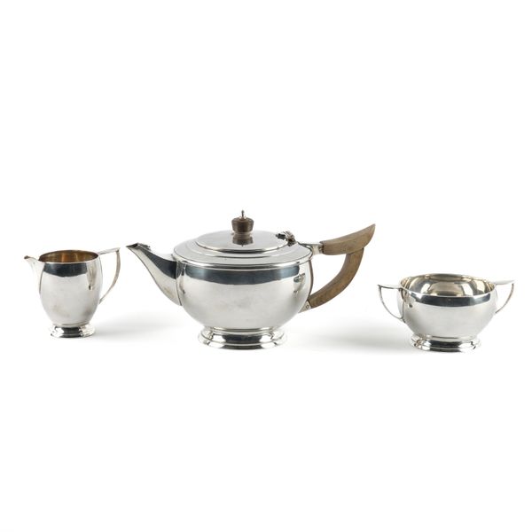 A SILVER THREE PIECE TEA SET (3)