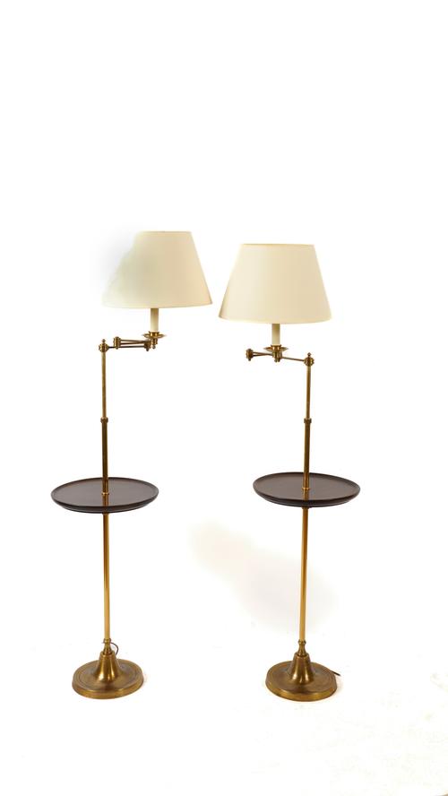 A PAIR OF BRASS AND MAHOGANY TELESCOPIC ADJUSTABLE FLOOR STANDING READING LIGHTS (2)
