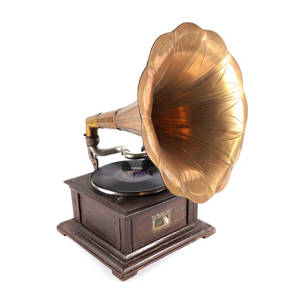 A 20TH CENTURY OAK CASED H.M.V GRAMOPHONE WITH HORN