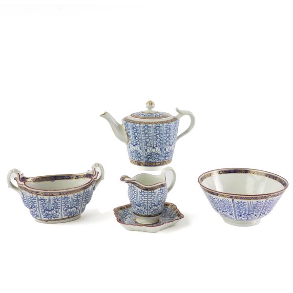 A GROUP OF WORCESTER `ROYAL LILY' PATTERN TEA WARES ( 6)