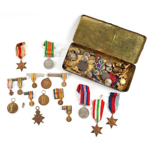 A COLLECTION OF FIRST AND SECOND WORLD WAR MEDALS AND FURTHER ITEMS (QTY)