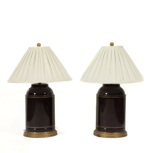 A PAIR OF TOLE-PEINTE TEA CANNISTER SHAPED TABLE LAMPS (2)