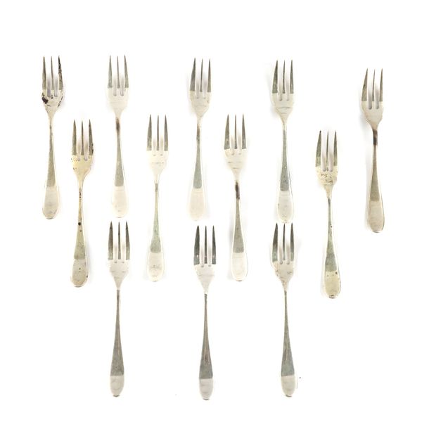 THIRTEEN SILVER PASTRY FORKS (13)