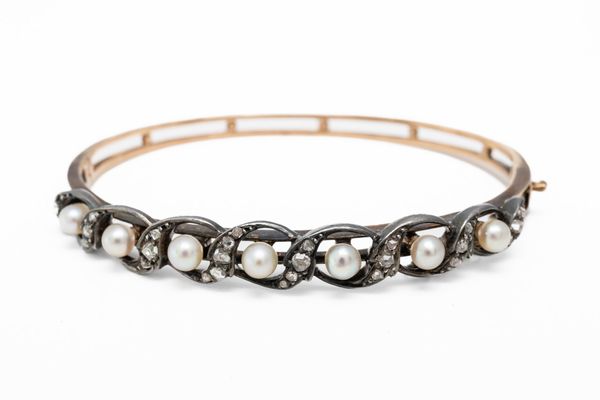 A PEARL AND DIAMOND BANGLE