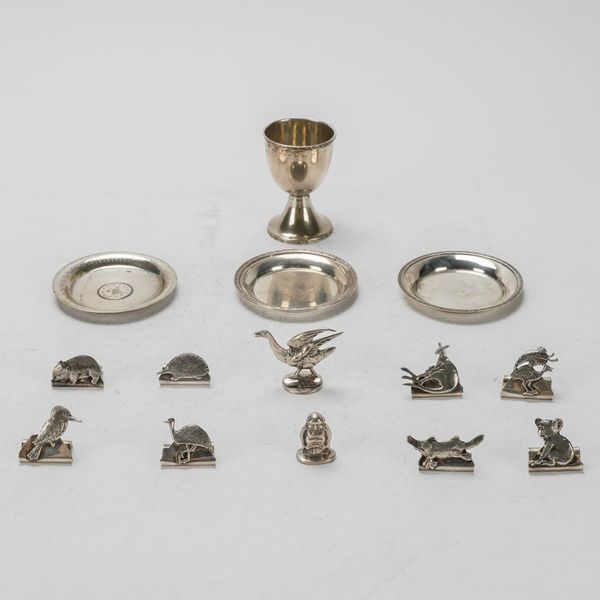 A SET OF EIGHT AUSTRALIAN PLACE NAME STANDS MODELLED AS NATIVE WILDLIFE AND SIX FURTHER ITEMS (14)