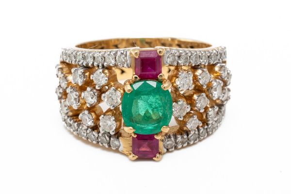 AN EMERALD, RUBY AND DIAMOND RING (2)