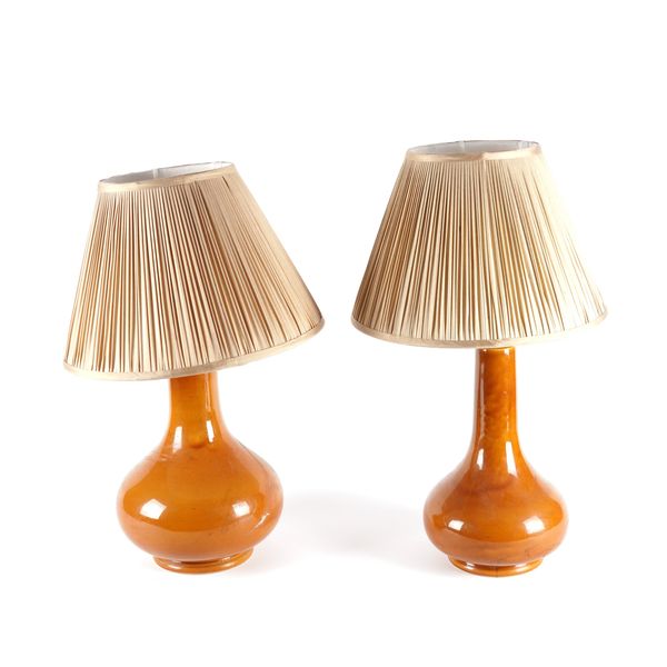 TWO PORTUGUESE 'CASA PUPO' CERAMIC DUSTY ORANGE TABLE LAMPS (2)