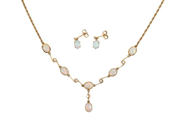 AN OPAL NECKLACE AND EARRINGS (3)