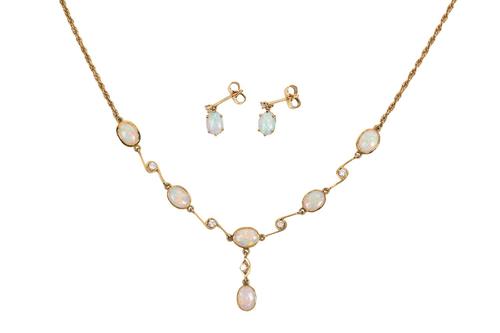 AN OPAL NECKLACE AND EARRINGS (3)