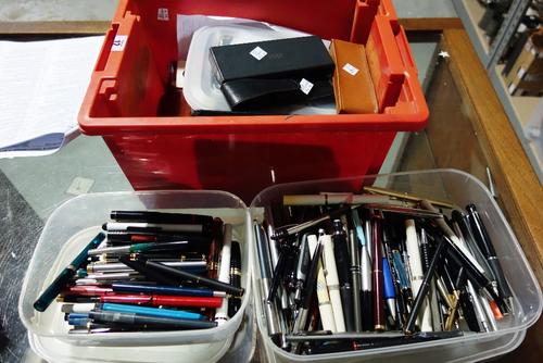 A large quantity of ball point and fountain pens, various makers, Parker, Sheaffer and sundry.(qty)