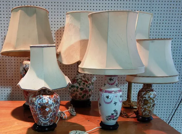 A group of five 20th century assorted table lamps. (5)
