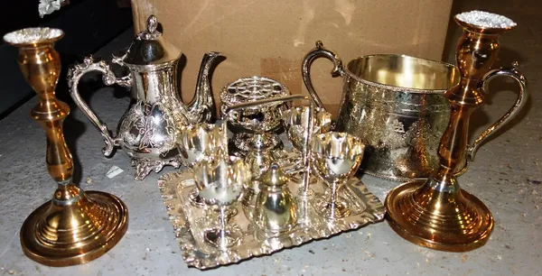 A quantity of assorted mixed metalware to include copper brass and silver-plate. (qty)