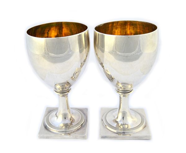 A pair of George III silver goblets, each decorated with a circular reeded band to the square foot, London 1807, height 16cm, combined weight 515 gms.