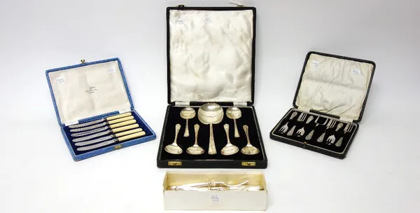 A set of six silver fruit spoons and a larger silver fruit serving spoon, Sheffield 1947, combined weight 262gms, cased, a set of six tea knives, case