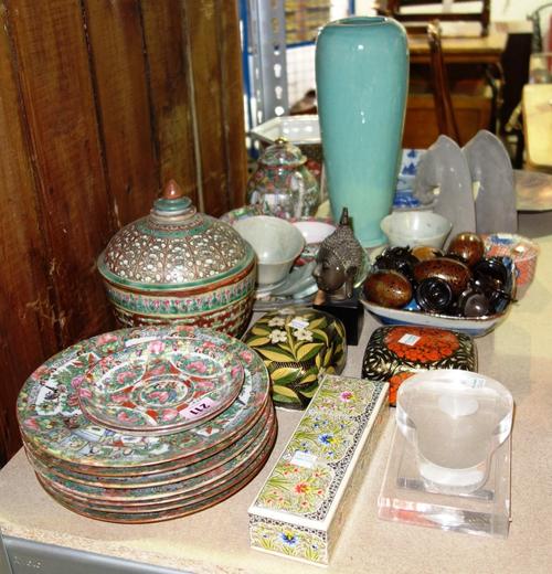 A quantity of ceramics, mainly Oriental items, including a part tea set, bowls dishes, two Tang style horses heads and sundry. (qty)