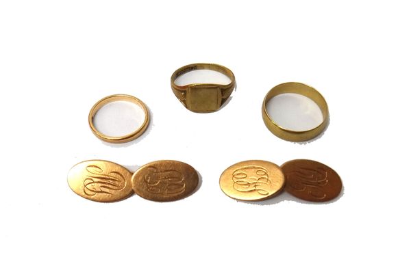 A pair of 9ct gold oval cufflinks, the backs and the fronts monogram engraved, Birmingham 1914, two 9ct gold wedding rings and a 9ct gold signet ring,