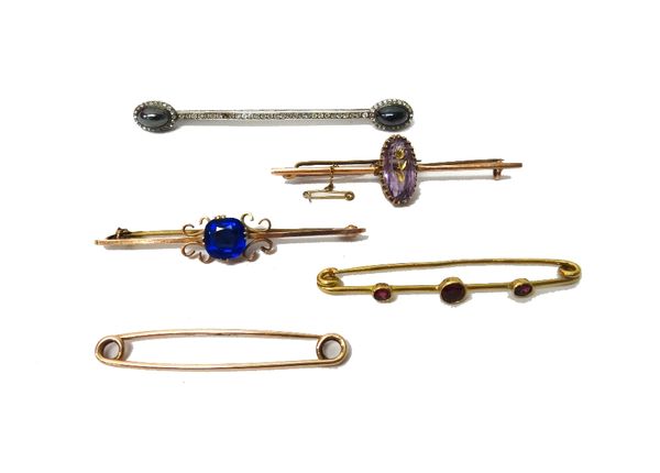 A gold and garnet set three stone bar brooch, a gold bar brooch mounted with an oval cut amethyst, with a flower motif, a gold and blue gem set bar br