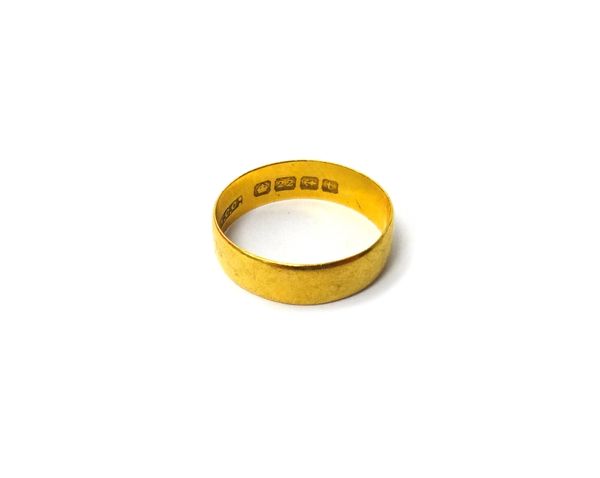 A 22ct gold plain wedding ring, Birmingham 1918, ring size Q, weight 3.7 gms.