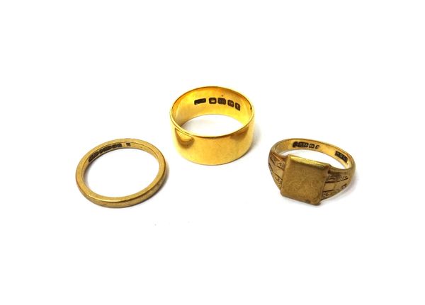 An 18ct gold wide band wedding ring, Birmingham 1918, ring size P and a half, weight 7.6 gms, a 9ct gold signet ring and a 9ct gold wedding ring, comb