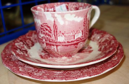 An extensive 'Palissy' Thames River scenes pattern dinner and tea service. (qty)