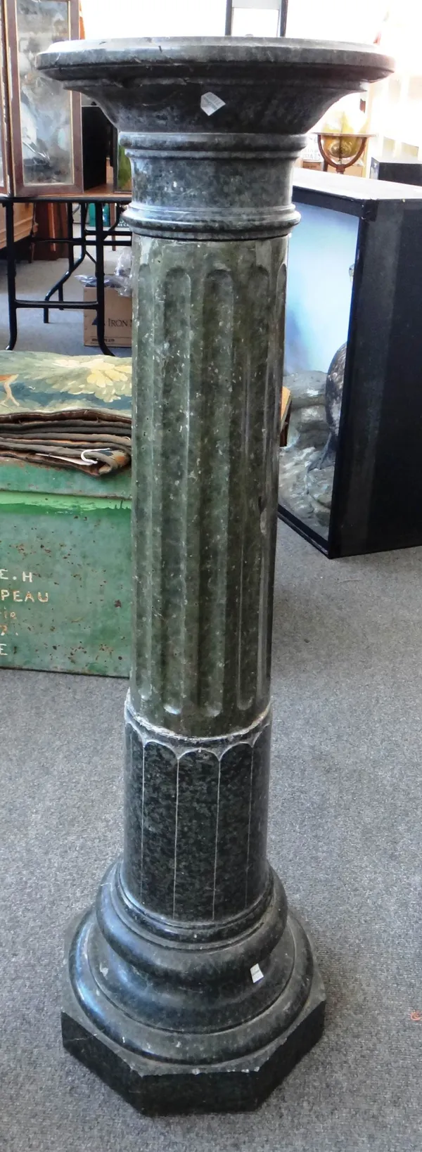A Victorian green marble jardiniere stand, late 19th century, with fluted two piece column on an octagonal base (a.f), 110cm high.