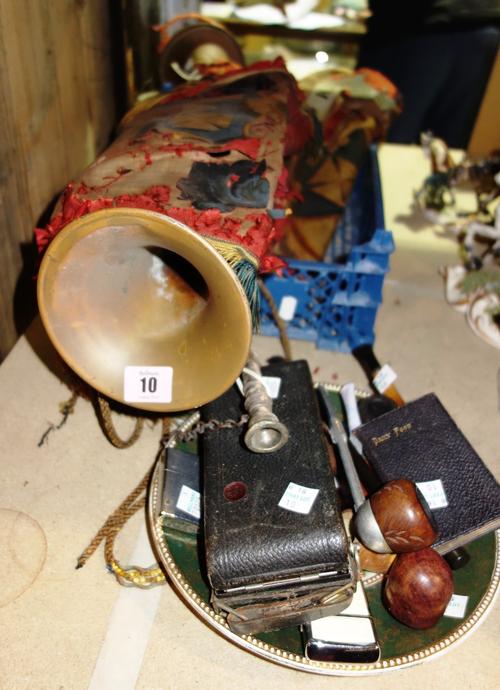 A group of collectables, including a wall hanging coat of arms mounted on horns, a camera, pipes, plate and sundry. (qty)