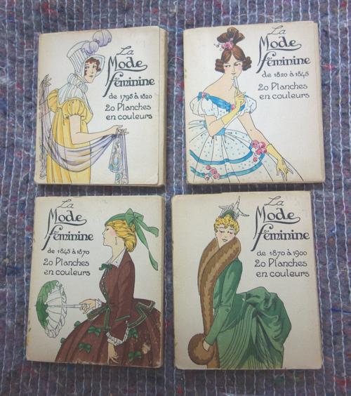 FASHION - La Mode Feminine, enveloped in 4 small pockets; 80 coloured plates, Paris, 1920-24.