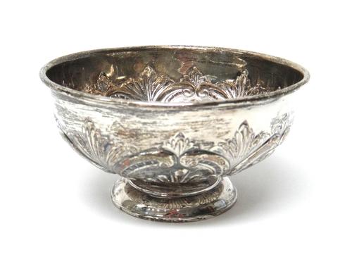 A silver circular bowl, with scroll and fan embossed decoration, on a circular foot, diameter 16cm, weight 200 gms, Maker William Hutton & Sons Ltd, L